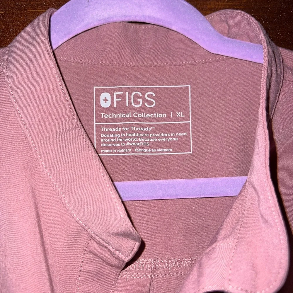 FIGS Rafaela Top - Picture 2 of 3